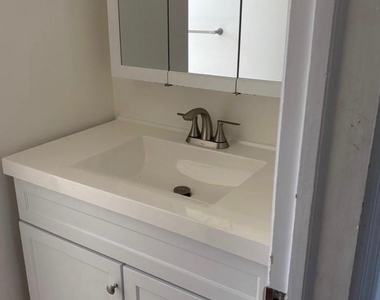 10 Rockland Avenue - Photo Thumbnail 1