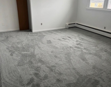 10 Rockland Avenue - Photo Thumbnail 4