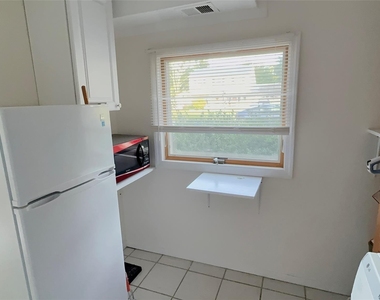 15 Huron Street - Photo Thumbnail 7