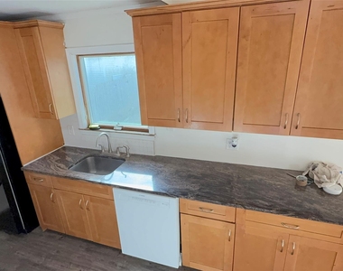 15 Huron Street - Photo Thumbnail 10