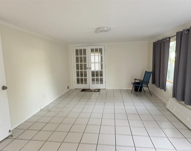 15 Huron Street - Photo Thumbnail 3