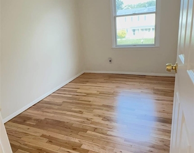 15 Huron Street - Photo Thumbnail 11