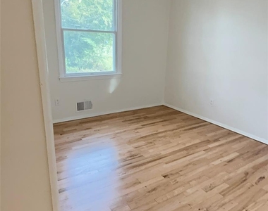 15 Huron Street - Photo Thumbnail 13