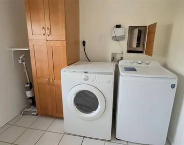 15 Huron Street - Photo Thumbnail 6