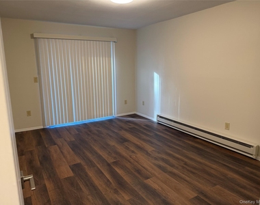 307 Fox Run Lane - Photo Thumbnail 7