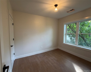 55 Bona Ventura Avenue - Photo Thumbnail 15