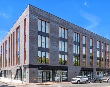 108 Middle Neck Road - Photo Thumbnail 5