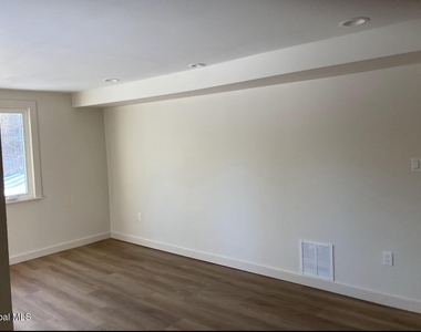 1167 Maple Hill Road - Photo Thumbnail 7