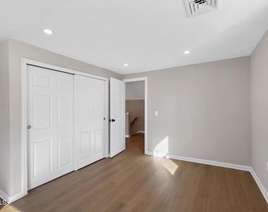 56 Van Buren Street - Photo Thumbnail 8