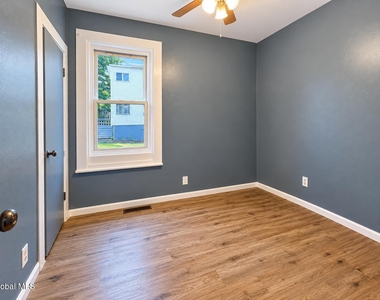 609 Crane Street - Photo Thumbnail 14