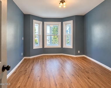 609 Crane Street - Photo Thumbnail 4