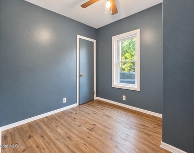 609 Crane Street - Photo Thumbnail 12