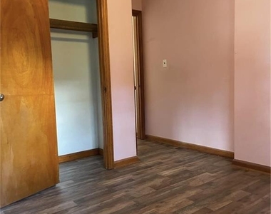 1601 W 7th Street - Photo Thumbnail 6