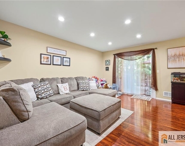 3 Eagle Court - Photo Thumbnail 8