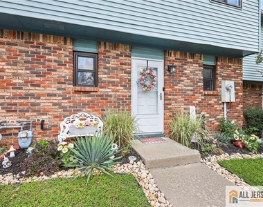 3 Eagle Court - Photo Thumbnail 3