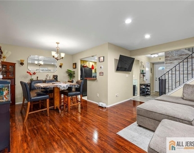 3 Eagle Court - Photo Thumbnail 9