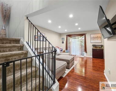 3 Eagle Court - Photo Thumbnail 5