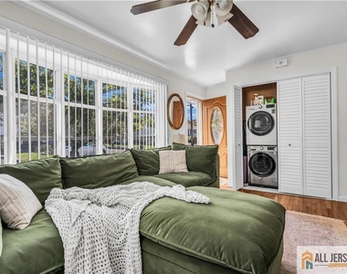 214 Furman Boulevard - Photo Thumbnail 5