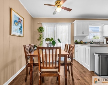 214 Furman Boulevard - Photo Thumbnail 8