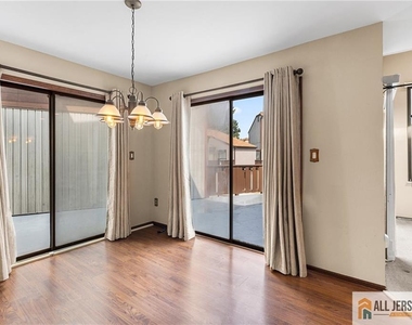 84 Diamond Lane - Photo Thumbnail 9
