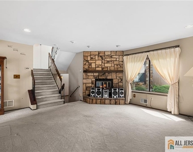 84 Diamond Lane - Photo Thumbnail 7