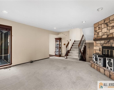 84 Diamond Lane - Photo Thumbnail 8