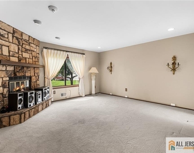 84 Diamond Lane - Photo Thumbnail 6