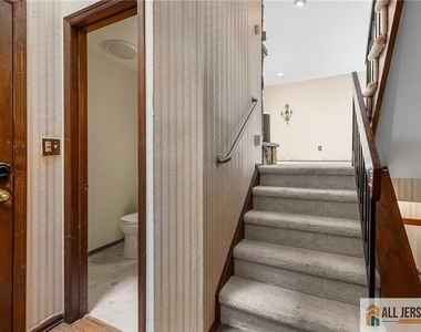 84 Diamond Lane - Photo Thumbnail 4