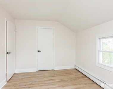 176 Manalapan Road - Photo Thumbnail 10