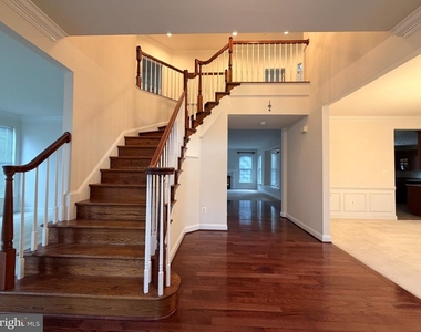 9282 Rainbow Falls Drive - Photo Thumbnail 17