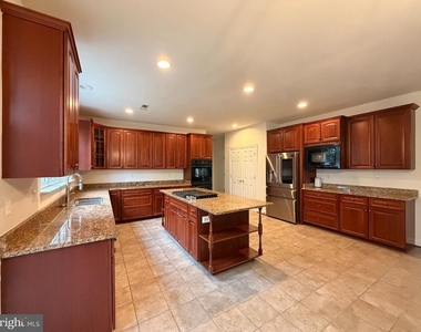 9282 Rainbow Falls Drive - Photo Thumbnail 8
