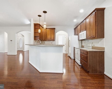 109 Butler Circle - Photo Thumbnail 5