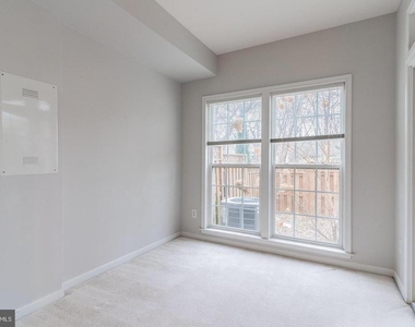 21927 Windy Oaks Square - Photo Thumbnail 11