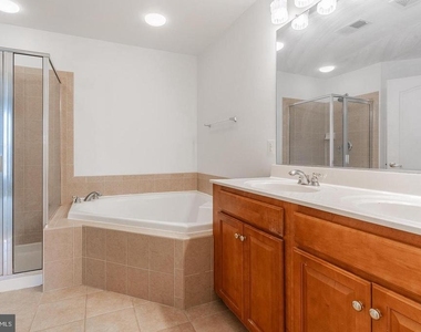 21927 Windy Oaks Square - Photo Thumbnail 37