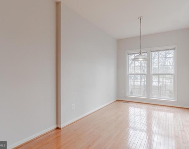 21927 Windy Oaks Square - Photo Thumbnail 20