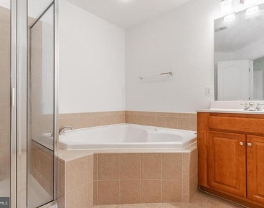 21927 Windy Oaks Square - Photo Thumbnail 38