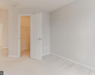 21927 Windy Oaks Square - Photo Thumbnail 40