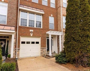 21927 Windy Oaks Square - Photo Thumbnail 1