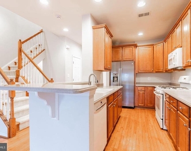21927 Windy Oaks Square - Photo Thumbnail 17