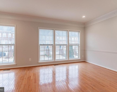 21927 Windy Oaks Square - Photo Thumbnail 24