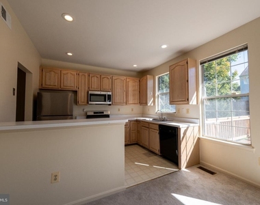 47679 Comer Square - Photo Thumbnail 5