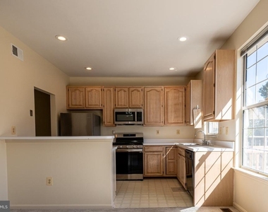 47679 Comer Square - Photo Thumbnail 4