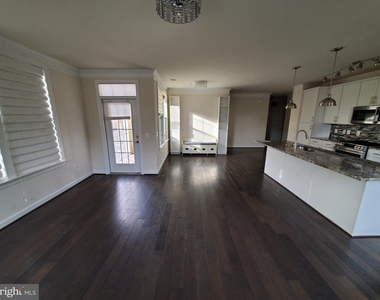 13740 Endeavour Drive - Photo Thumbnail 6
