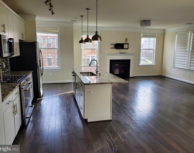 13740 Endeavour Drive - Photo Thumbnail 7