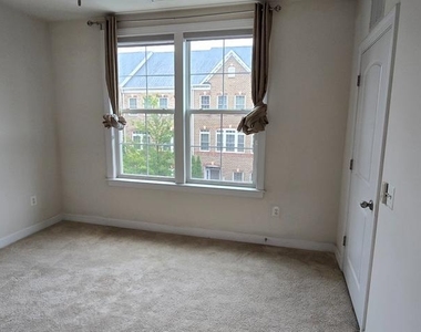 13740 Endeavour Drive - Photo Thumbnail 11