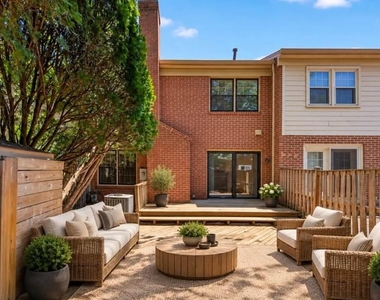 4867 Carriagepark Road - Photo Thumbnail 4