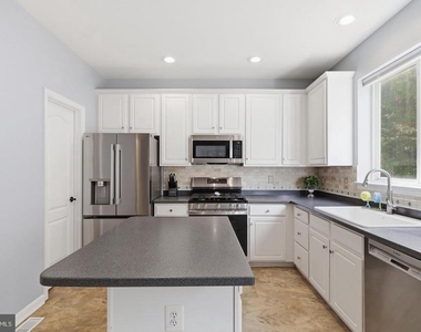 13002 Park Crescent Circle - Photo Thumbnail 10