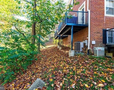 2723 S Buchanan Street - Photo Thumbnail 2