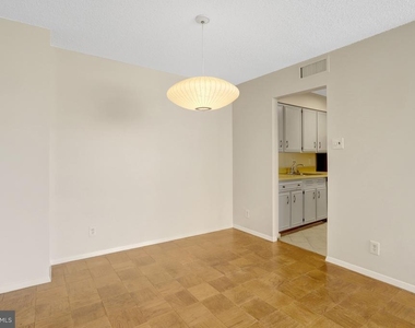 3800 Fairfax Drive - Photo Thumbnail 2