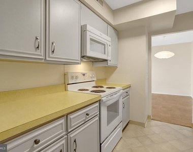 3800 Fairfax Drive - Photo Thumbnail 6
